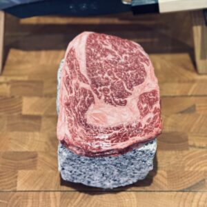 Antrykot Wagyu F1 Icon XB z Australii, marmurkowatość 4–5, soczyste, maślane steki premium, grain-fed, idealne na grill, patelnię i sous-vide.